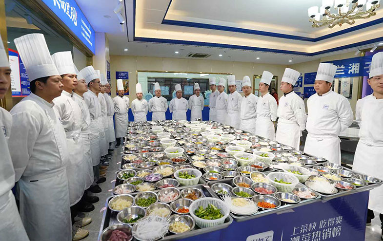 遵義市學廚師，首選新東方烹飪學校 專業技能與餐飲管理并重